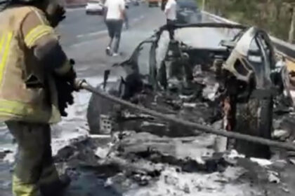 18 milyonluk otomobil aniden alev almış, kapılar kilitlenmişti... Elektrikli araçlar neden yanıyor Otomatik kilitlenme bir güvenlik sorunu mu | 7 SORU 7 YANIT