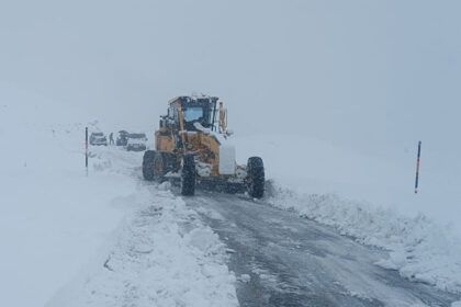 Kar yağışı etkili oldu! Kapanan 44 yerleşim yerinin yolu ulaşıma açıldı