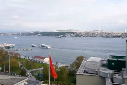 Ünlü oyuncu 3 oda 1 salon bu evde yaşıyor... İstanbul ayaklarının altında